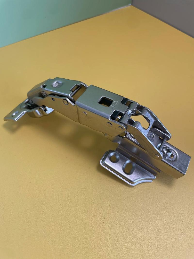 油口是M18*1.5 液压管是22*3 中间配金属软管的话 用什么接头啊 软管DN1... 油口是M18*1.5 液压管是22*3 中间配金属软管的话 用什么接头啊 软管DN1...